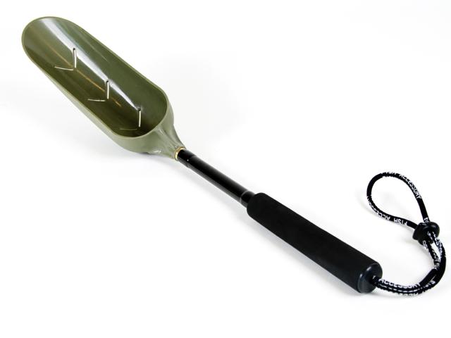 Kŕmna lopatka na daleké hody s rúčkou