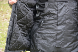Vemi tepluk bunda z vntornej strany dokonale zahreje a v kombincii s nohavicami termo na traky je to perfektn set na zimn rybaky