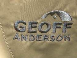  Pohodln� oble�enie na ka�d� pobyt v pr�rode - nepremokav� prepracovan� oblecenie do detailov s prekryt�mi va�kami