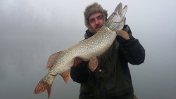  Nohavice GEOFF ANDERSON s� ve�mi prepracovan� a zadn� �as� ktor� je vyv��en� chr�ni va�e kr�e po cel� �as na ryb�ch na �lne aj z brehu - set k na�ej bunde