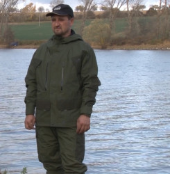  Oble�enie GEOFF ANDERSON v zelenom preveden� je nepremokav� - m� prekryt� vreck� a podlepen� �vy ktor� v�s ochr�nia pred vetrom a da�dom v ka�dej situ�cii