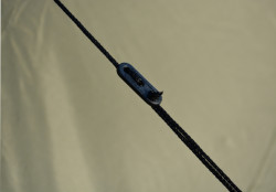 Pevn� na�ponovanie pomocou �pag�tov udr�� stabilitu bivaku tak ako m�