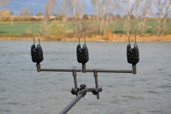 Cel tto sadu vborne ochrni kufrk v pevnom preveden a zabrni tak pokodeniu a vniknutiu neistt poas prepravy a prevozu