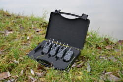 Detail na signaliztor z tejto skvelej sady ktor je umiestnen na stojane spoahlivo am pevne