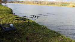 Vetko je pred rybakou ale aj po ukonen lovu znovu v kufrku a mme to po kope a dokonale chrnen a pripraven na da vjazd k vode