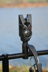 Cel sada vyzer naozaj psobivo a v tomto skvelom tmavom preveden oslovia urite viacerch kaprrov aj pre obdivuhodn dosah pri testoch a 250m