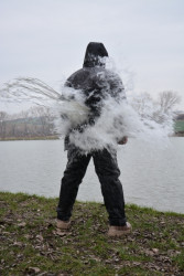 Pevn zipsy na nohaviciach sa ahko rozopnaj a bez problmov nohavice natiahneme aj na gumky i hrub imy