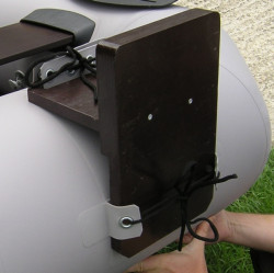 ryb�rsky �ln s �chytom lodn�ho elektromotoru