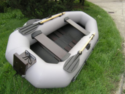  kompletn� ryb�rsky nafukovac� �ln Sportex DELTA 240 + pevn� lavi�ky + vesl� + �chyt motoru 