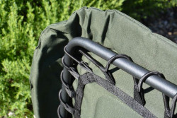 Lehtko so iestimi nohami a vankom