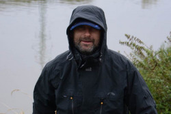 AKCIA - DOZER 5 + URUS 5 ierna - Geoff Anderson