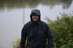 AKCIA - DOZER 5 + URUS 5 ierna - Geoff Anderson