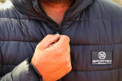 Vodotesn� zips s ochrannou klopou na ryb�rskej bunde SPORTEX