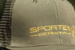 Detail zap�nania a loga na ryb�rskej �iltovke SPORTEX Snapback