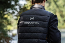 Detail loga na ryb�rskej veste Sportex