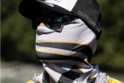 Detail �itia a loga na ryb�rskom n�kr�n�ku Sportex