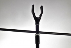 Kompaktn skladac stojan na tri rybrske prty