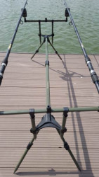  Pohad na stojan zo zadnej asti kde vidno ako do detailov je spracovan