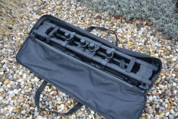 Puzdro na stojan v pevnom preveden� ochr�ni stojan ked pojdete na ryby a prev�ate ho v aute alebo pri pr�prave pri vode