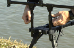 Nech sa p��i predstavujeme v�m vynikaj�ci stojan v naozaj modernom dizajne v tmavej �iernej farbe