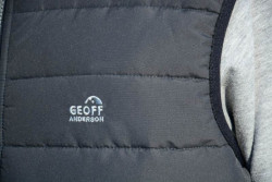 Geoff Anderson vesta Dozer Liener- f. �ierna