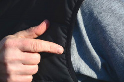 Geoff Anderson vesta Dozer Liener- f. �ierna