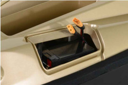 Zav�acia lo�ka Prisma 6 + sonar + GPS